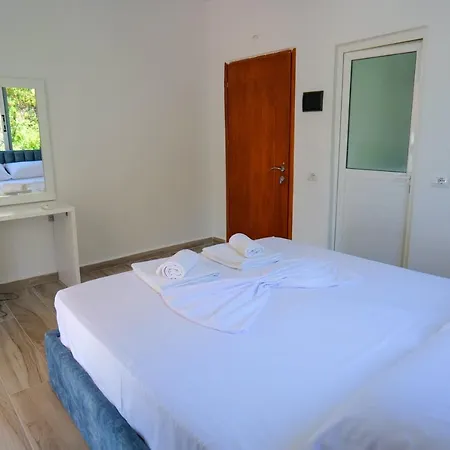 Mojsi Apartment *